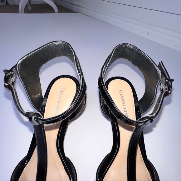 Gianni Bini Peep Toe Black Patent T Strap Heels Size 7 - Picture 6 of 7